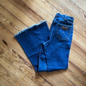 Women’s retro Wrangler High Rise Trouser. Dark wash with raw edge. Size 30x34.
